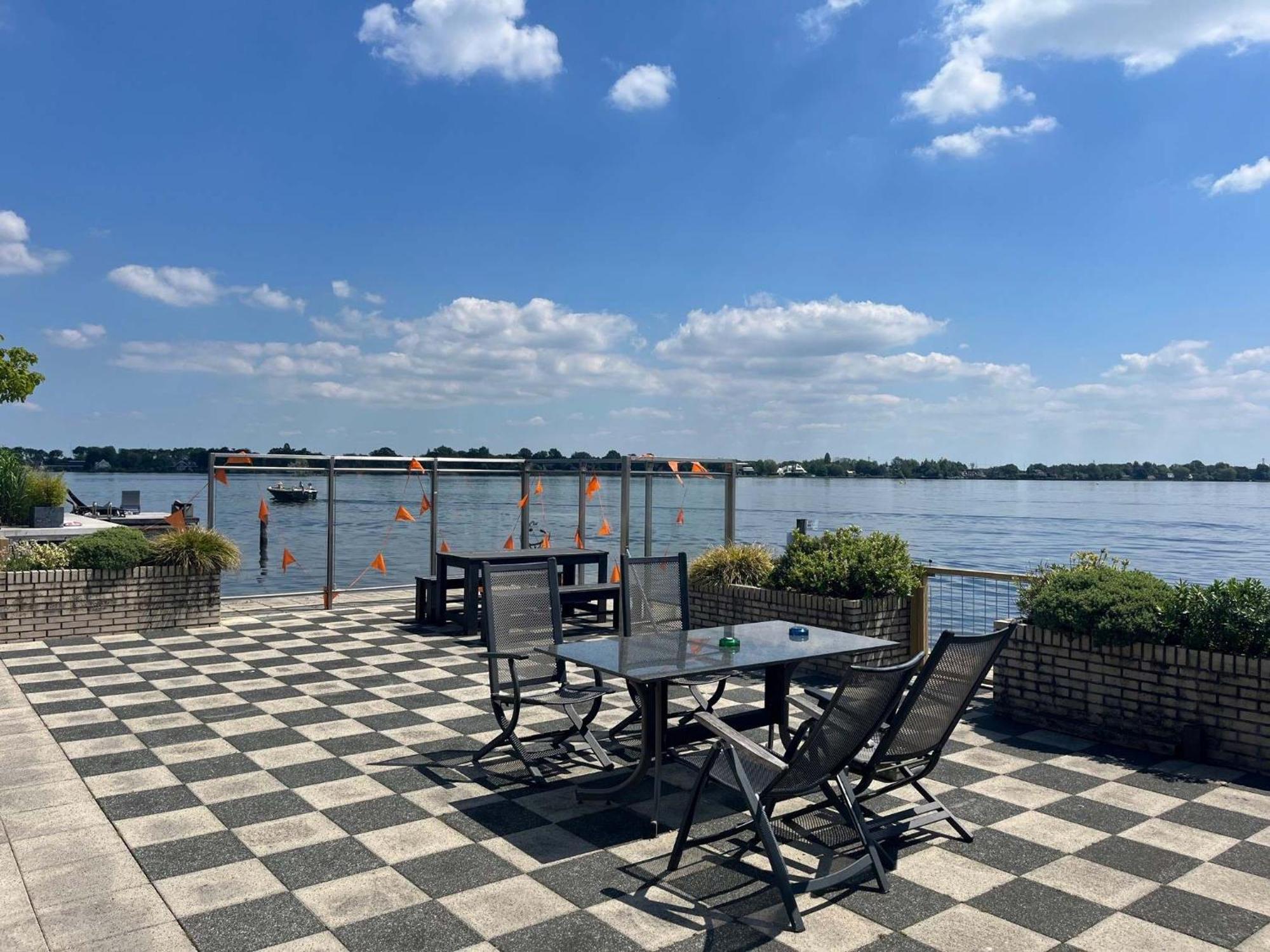 Visserslust - Woonboten & Appartementen Vinkeveen Luaran gambar