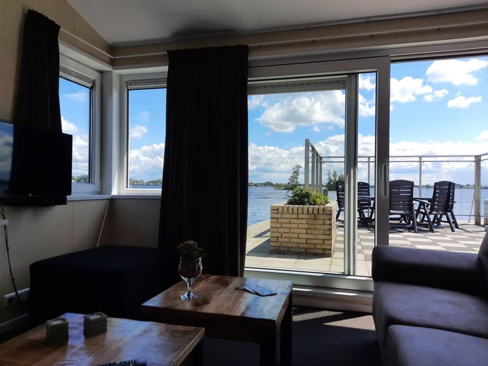 Visserslust - Woonboten & Appartementen Vinkeveen Luaran gambar