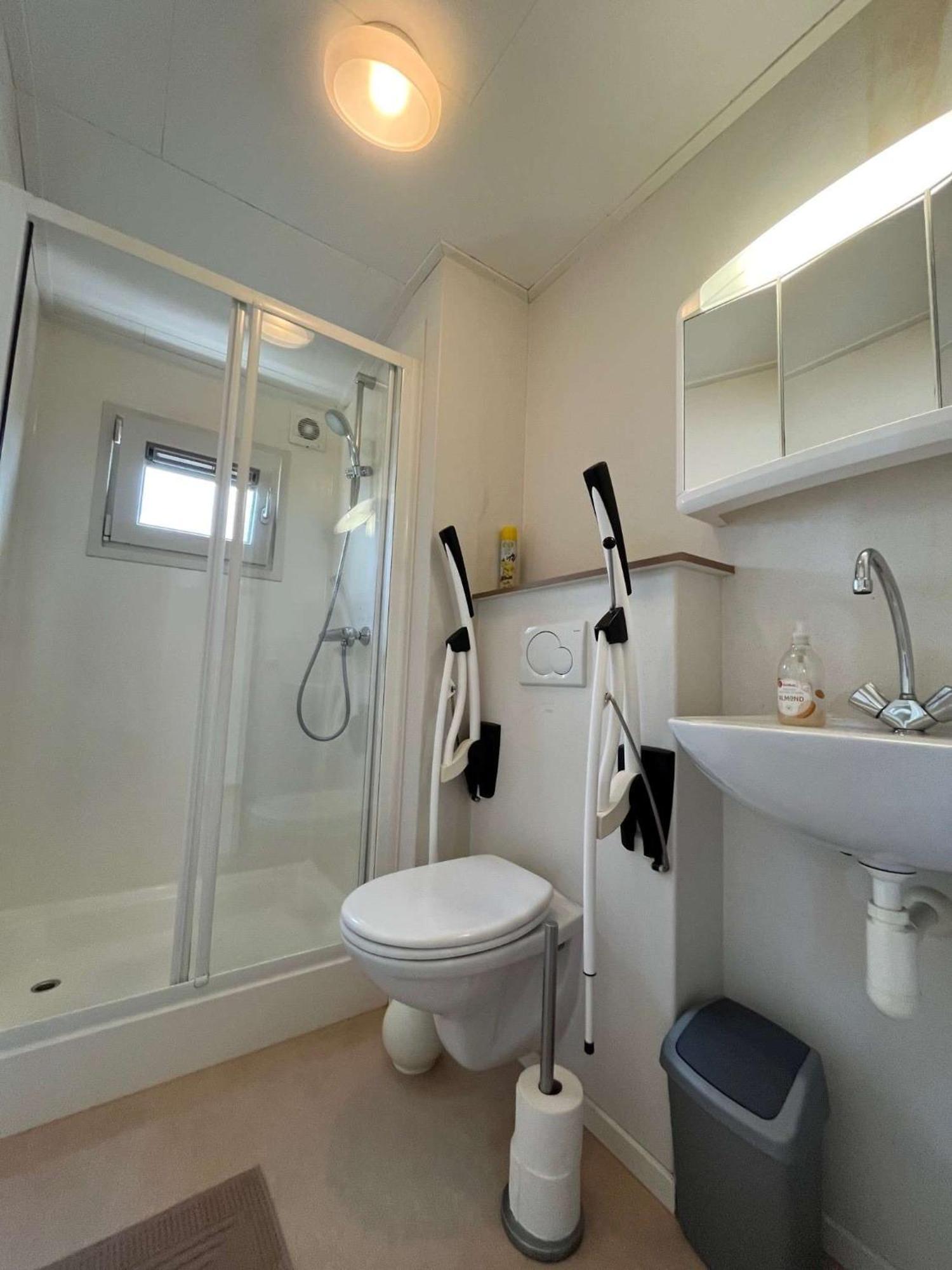 Visserslust - Woonboten & Appartementen Vinkeveen Luaran gambar